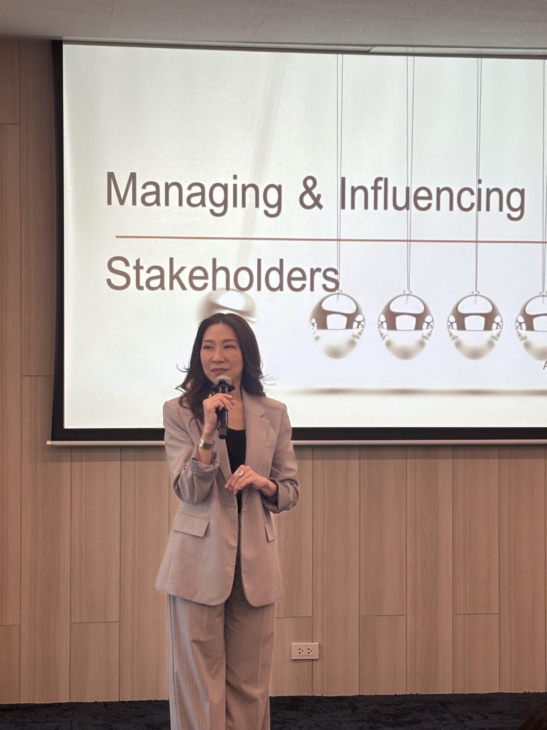 ภาพบรรยากาศการอบรมหลักสูตร “INFLUENCING TO GET RESULTS”_thumbnail