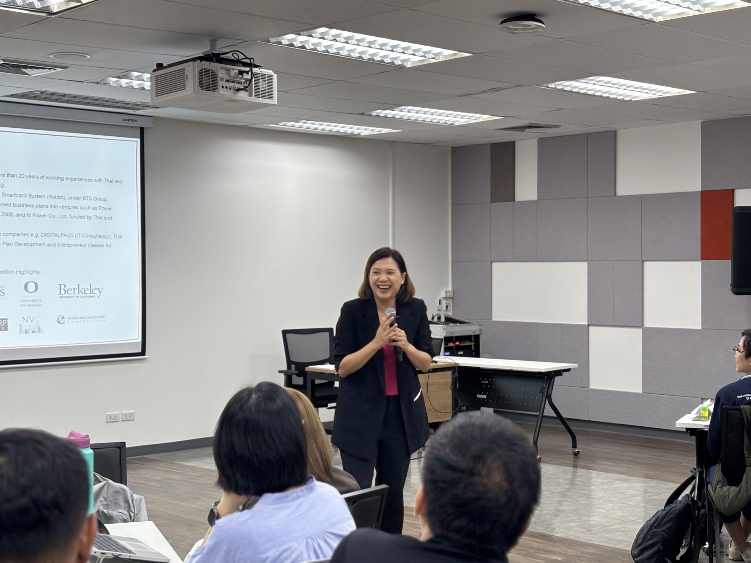 ภาพบรรยากาศการอบรมหลักสูตร “CORPORATE INNOVATION BY DESIGN THINKING”_thumbnail